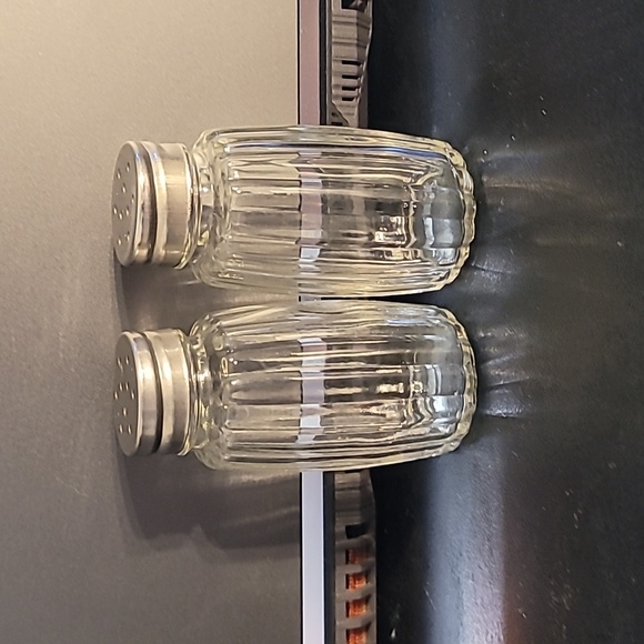 Vintage Ribbed Glass Salt & Pepper Shakers - Picture 4 of 8